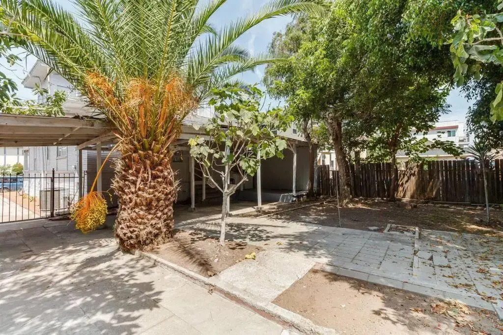 5 Bedroom Koreatown Charmer near DTLA