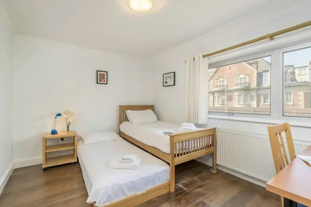 Elegant 3 Bedroom Flat Close to Kensington Garden