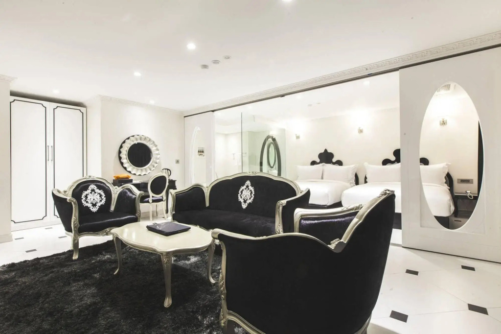 Richwell Hotel