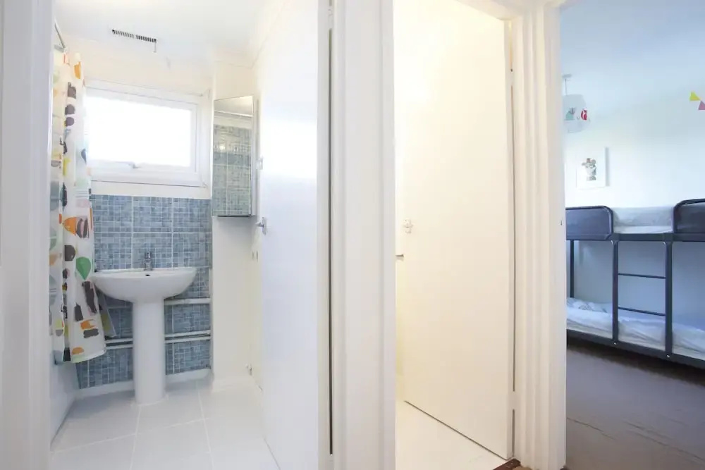 Sleek 2BD House with Garden Heart of Guildford
