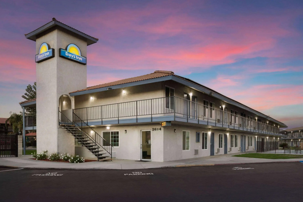 Days-Inn by Wyndham Bakersfield