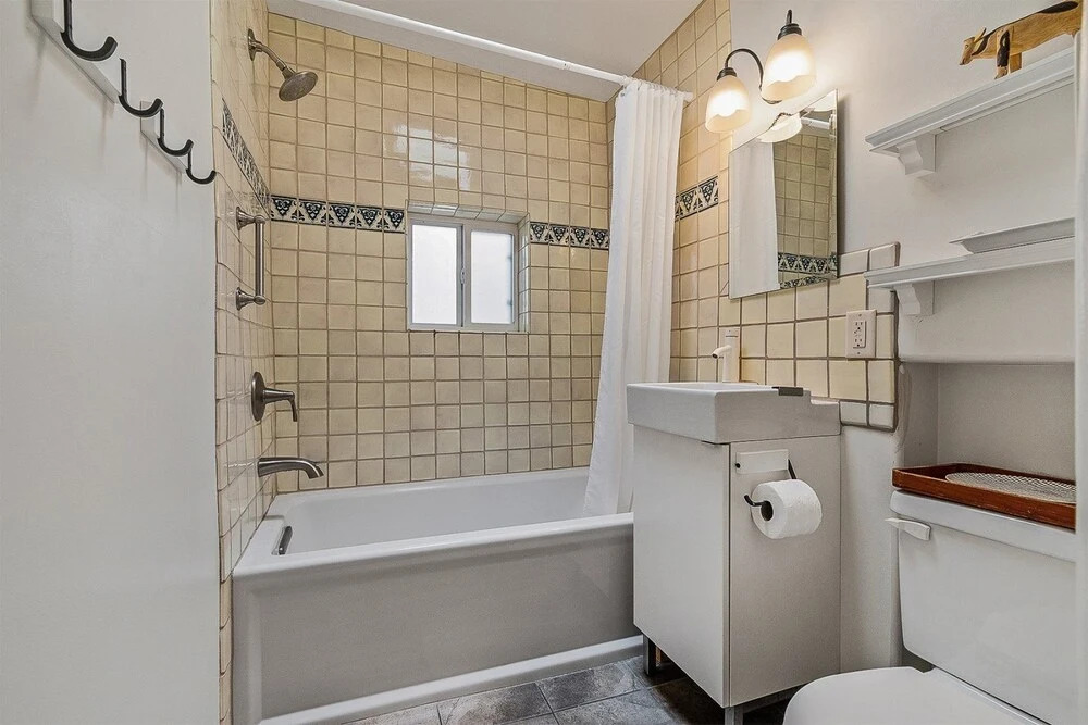 Artist Adobe - Blocks From The Plaza and Rail Yard, Southwestern Charm, Modern Touches