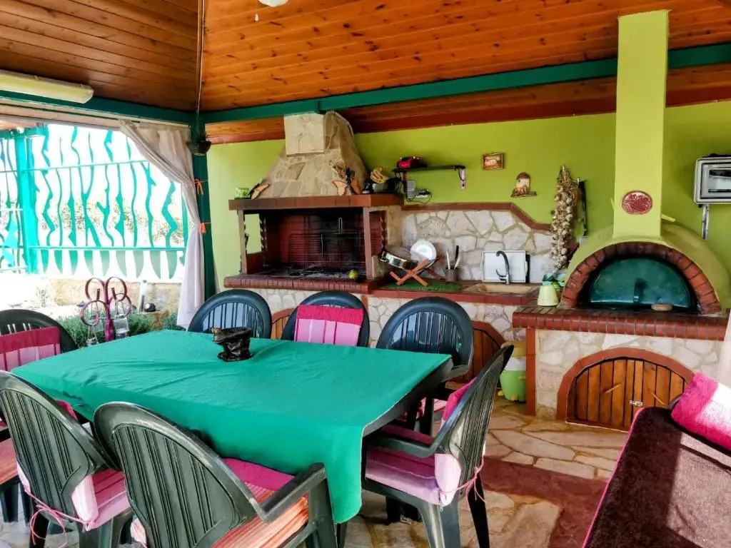 Ikos Olympus - Elegant wooden cabin house near the beach