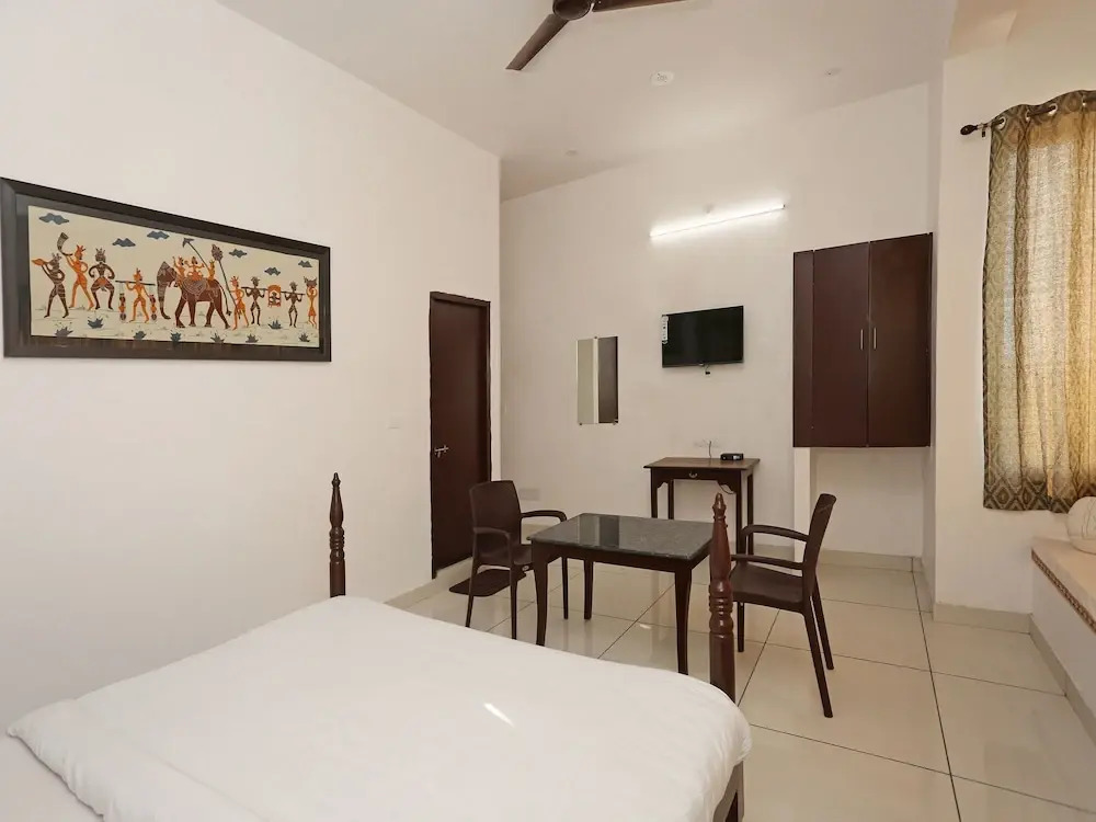 OYO 9723 Home Farm Stay Connaught Palace