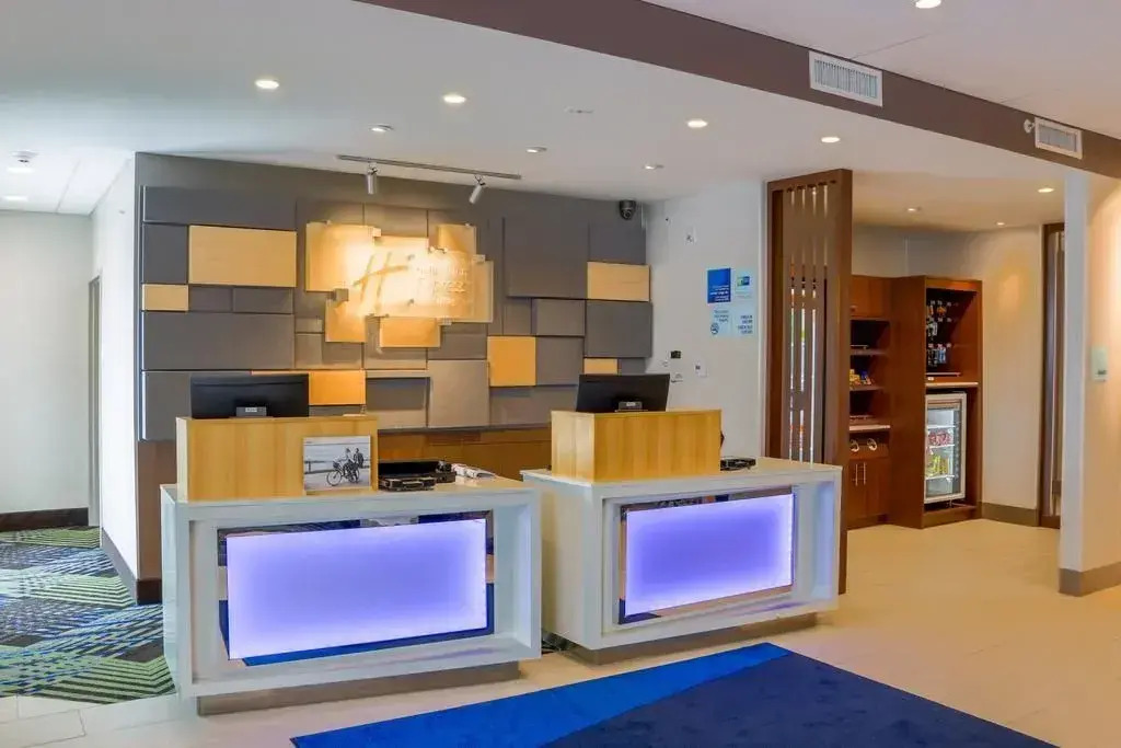 Holiday Inn Express & Suites - Detroit Northwest - Livonia by IHG