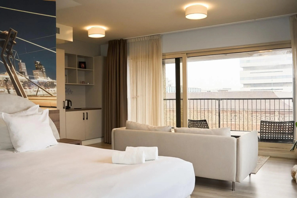 Rotterdam Teleport Hotel
