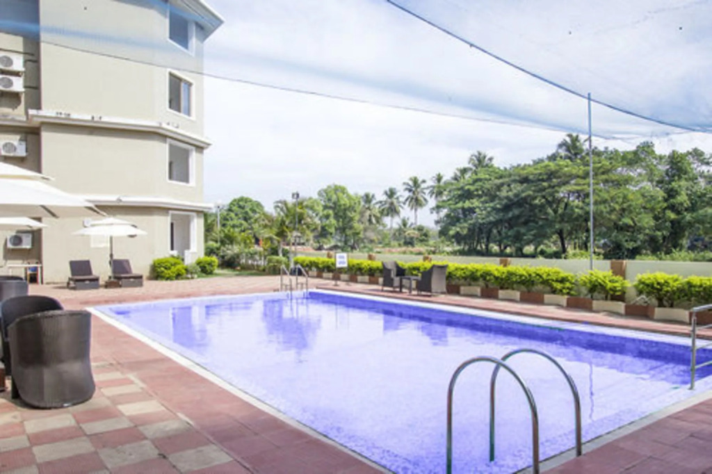 The Golden Suites & Spa, Calangute, 5 mins odd drive to the beach