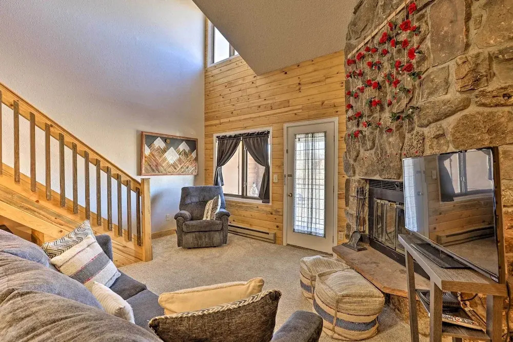2 Mi to Skiing: Studio w/ Pool Access in Granby!