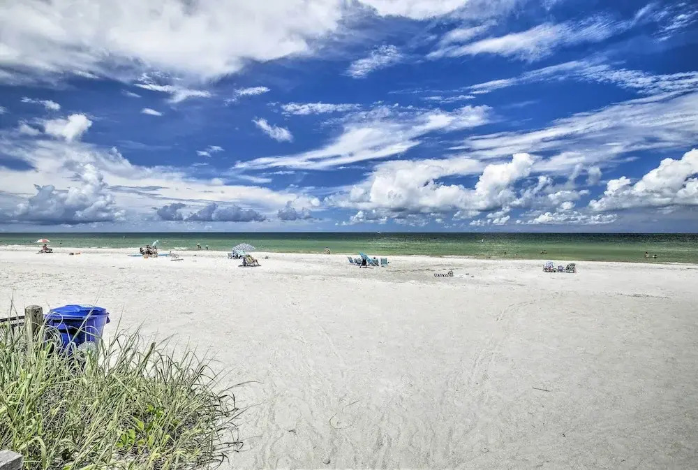 Bayside Pad w/ Pool Access & Dock: 1/2 Mi to Beach