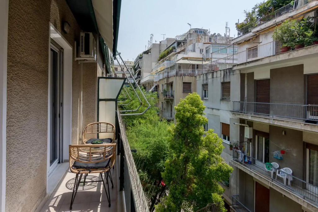 Bright and Spacious 2-bedroom Apartment in Athens