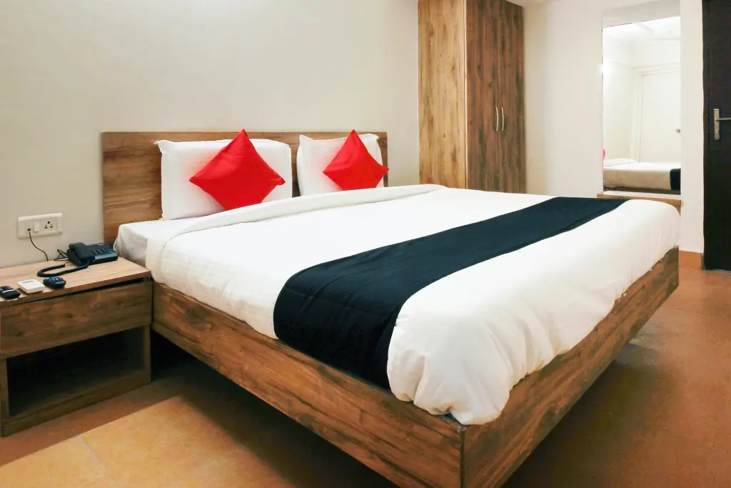 Capital O Sri Suprabhat Grand Near Kachiguda Railway Station