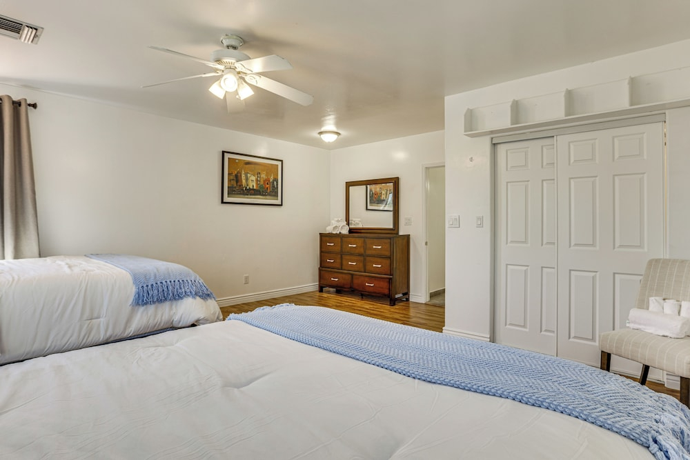 Walkable Uptown Gem! 3 Mi to Phoenix Mtns Preserve
