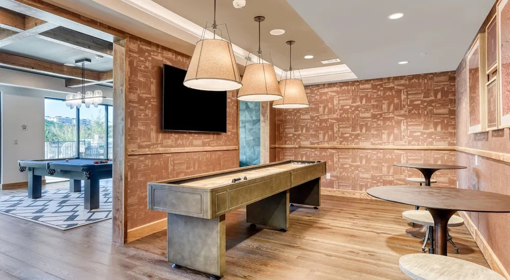 Landing Beautiful 1bd, Yoga Studio