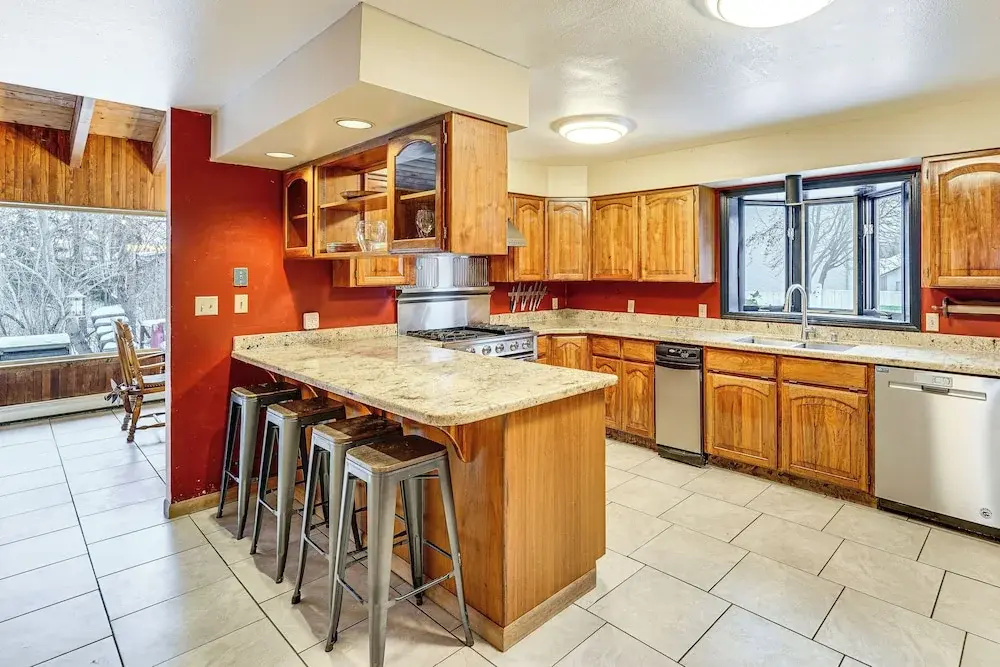 Hike, Ski & Soak! Spacious Anchorage Getaway