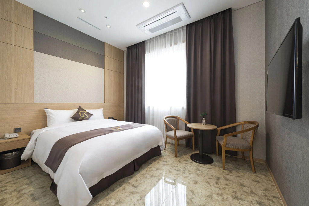 GoldRiver Hotel