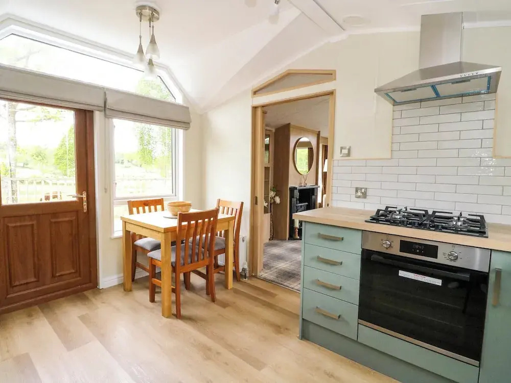 The Four Oaks Chalet