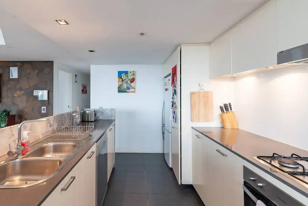 Spacious 2 Bedroom Flat In Wolli Creek