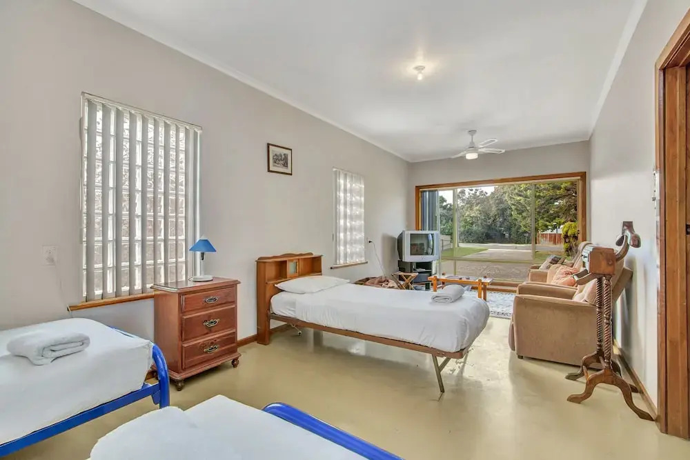 Footprints in the Sand, Silver Sands Beach House