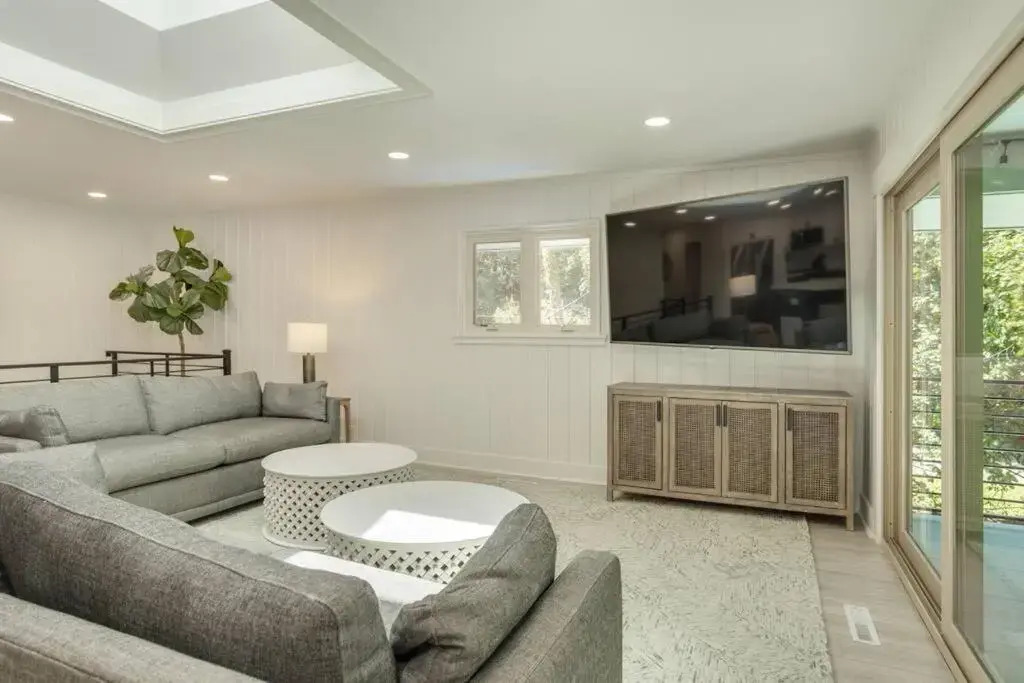 Luxury Beach House - 2min Walk to Beach - Private Pool - Group & Dog Friendly