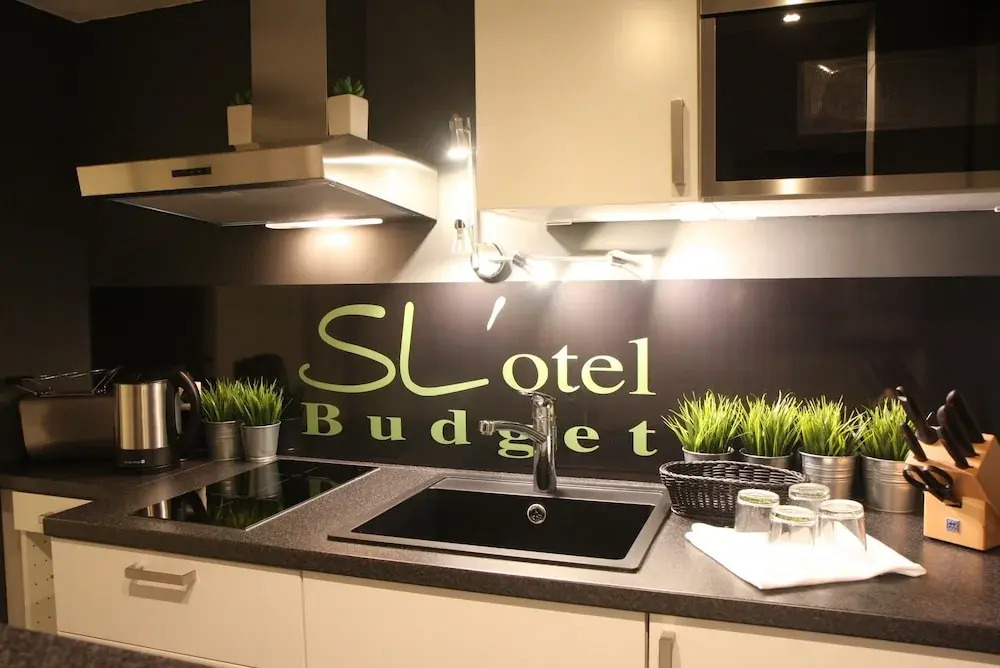 SLotel Budget