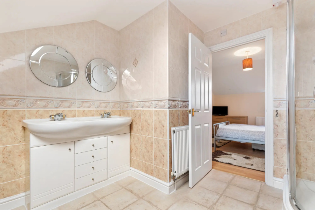 Arcadia House - Lovely Apartment Close to Beaches Harbour and Town Centre