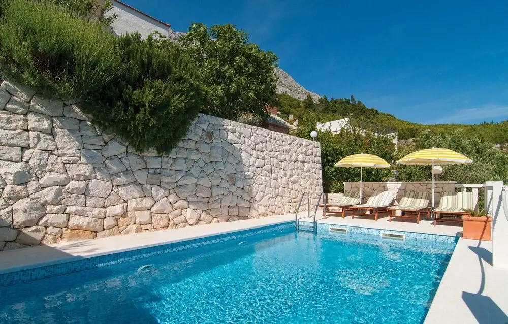 Awesome Home in Lokva Rogoznica With Wifi and 4 Bedrooms