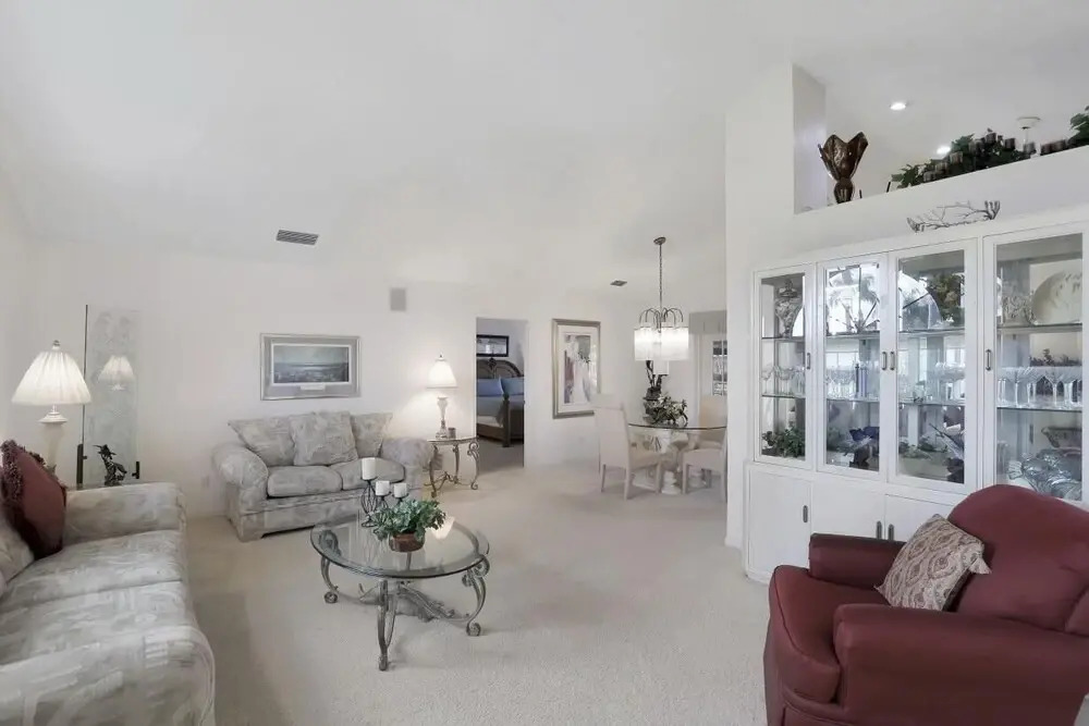 316 Edgewater Court