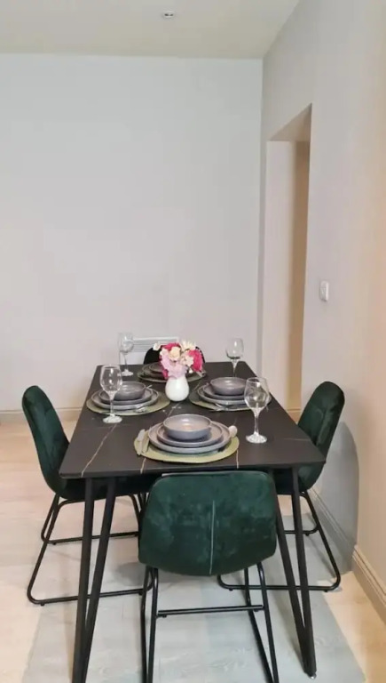 Charming 1-bed, Sleeps 2, Parking