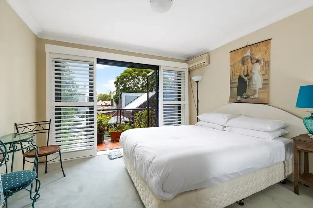 Spacious 2-bed Townhouse With Garage & Patio