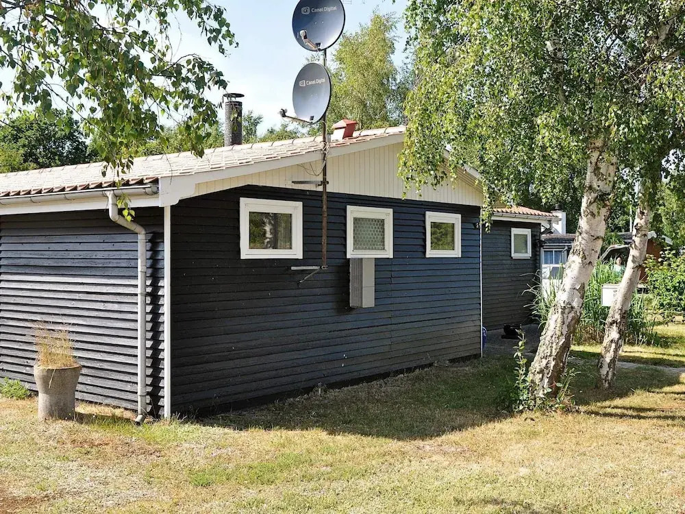 Pleasant Holiday Home in Rødby With Roofed Terrace