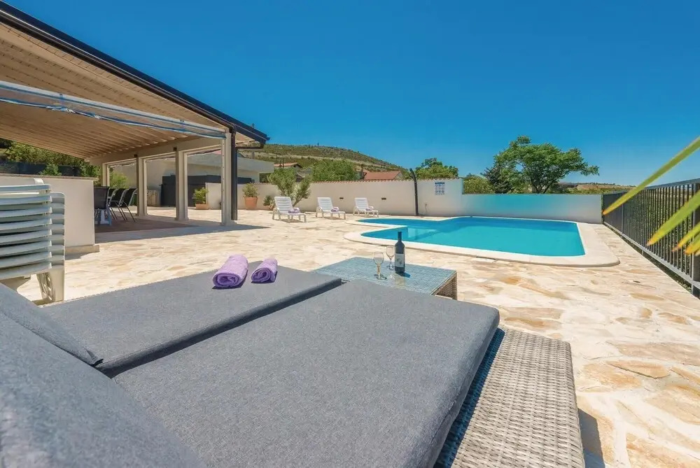 Stunning Home in Rovanjska With Wifi and 6 Bedrooms