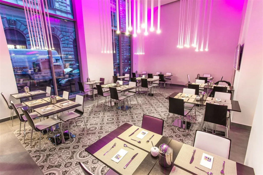 12 Revay Hotel