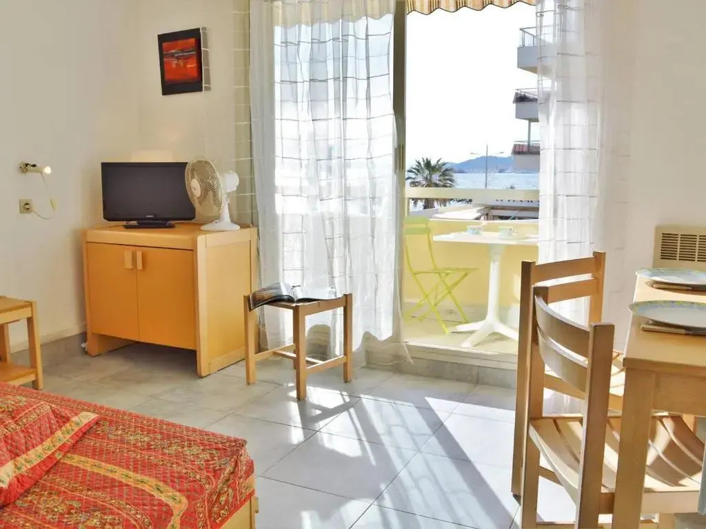 Appartement Le Lavandou, 1 pièce, 4 personnes - FR-1-251-263