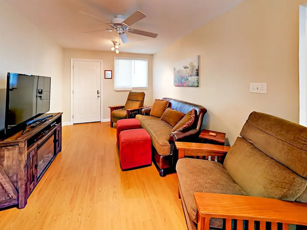 307 Savannah - 6 Br Duplex