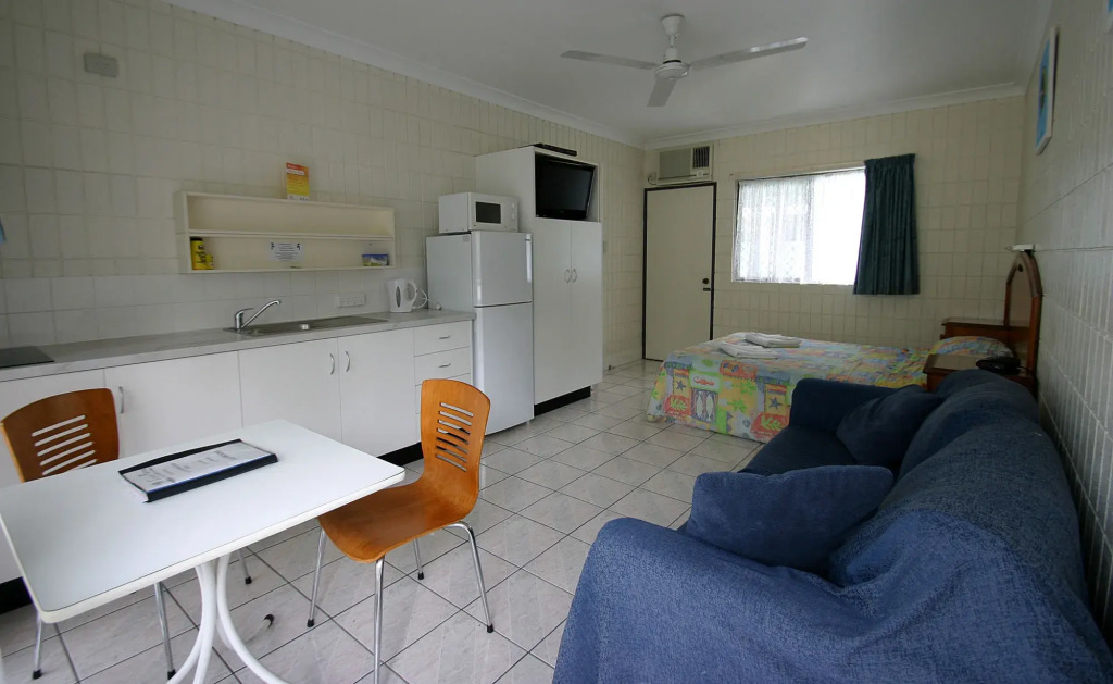 Tropical Palms Resort & 4WD Hire