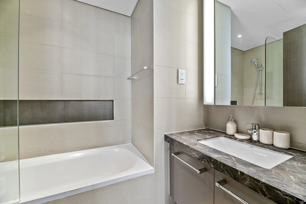 Silkhaus Premium Tower in Downtown Gym Pool