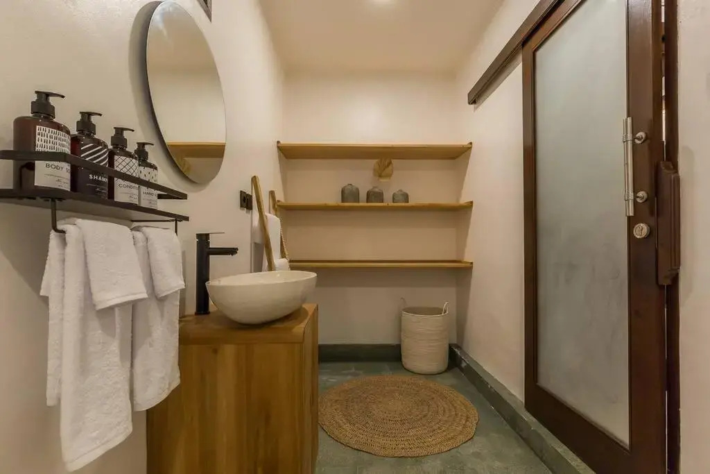 Charming 3 Bedrooms Villa Beach Walking Distance