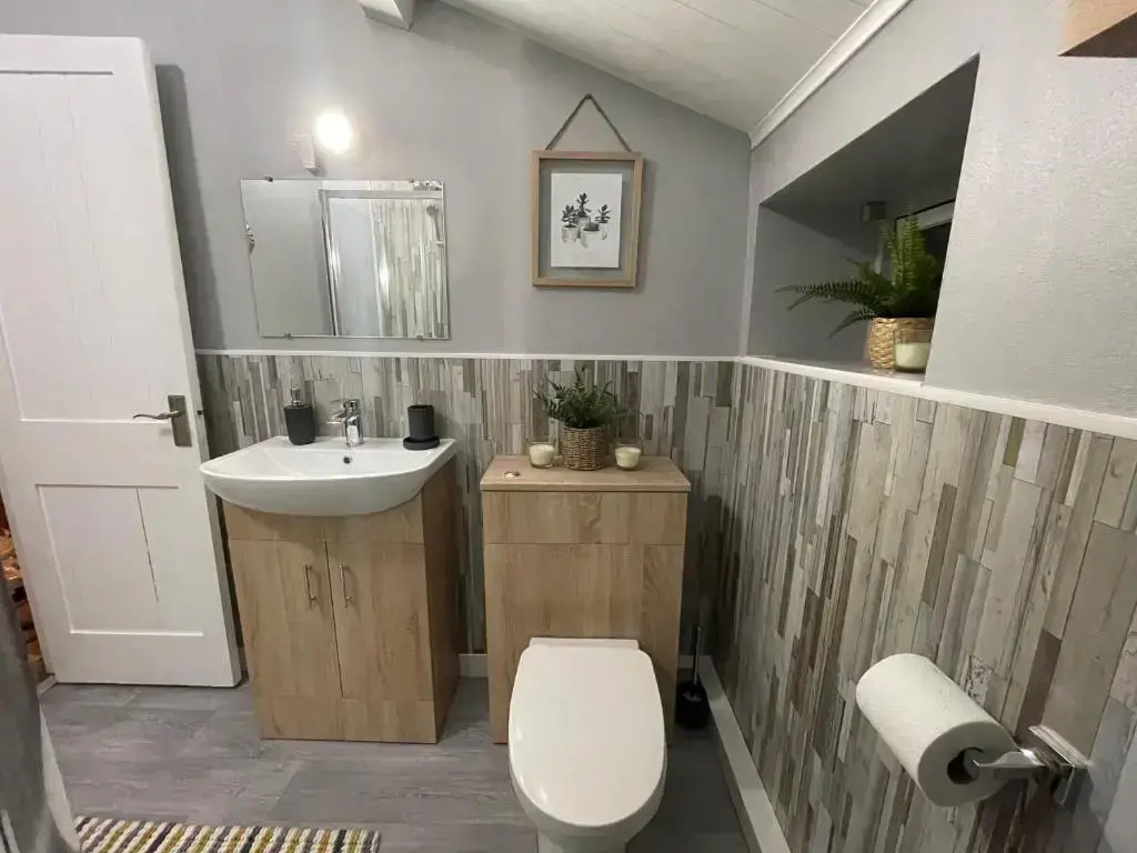 Westend Holiday Room 1 Brecon - Shared Bathroom