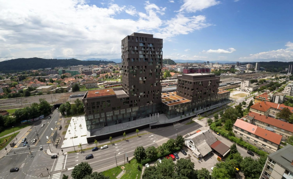 Slovenia Crib