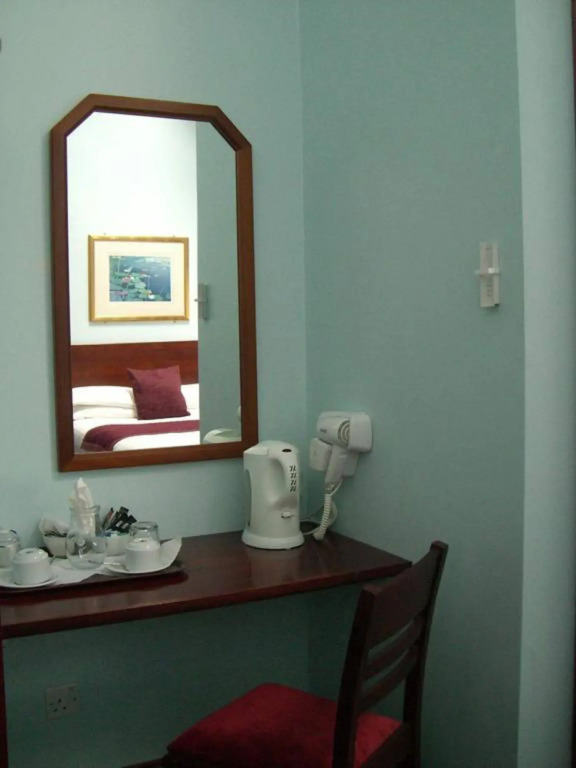 Kings Paget Hotel
