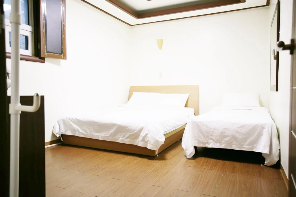 Sinchon Sisters Hostel