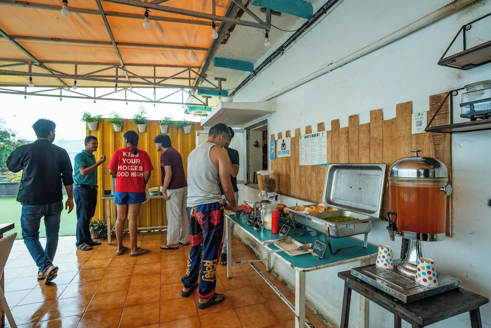 Locomo Hostel OG - Stay Work Eat