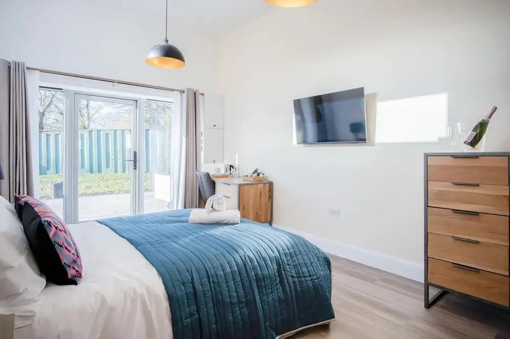 Suite 11 - Sleeping Giant Hotel - PEN Y CAE Inn