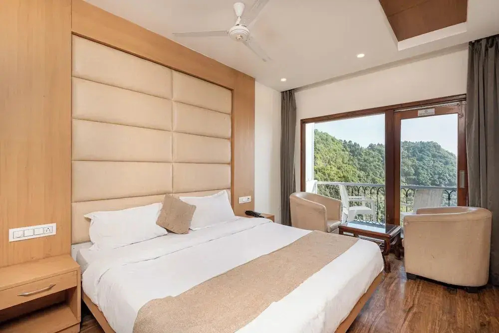 Shining hills by Lawrence Hotels