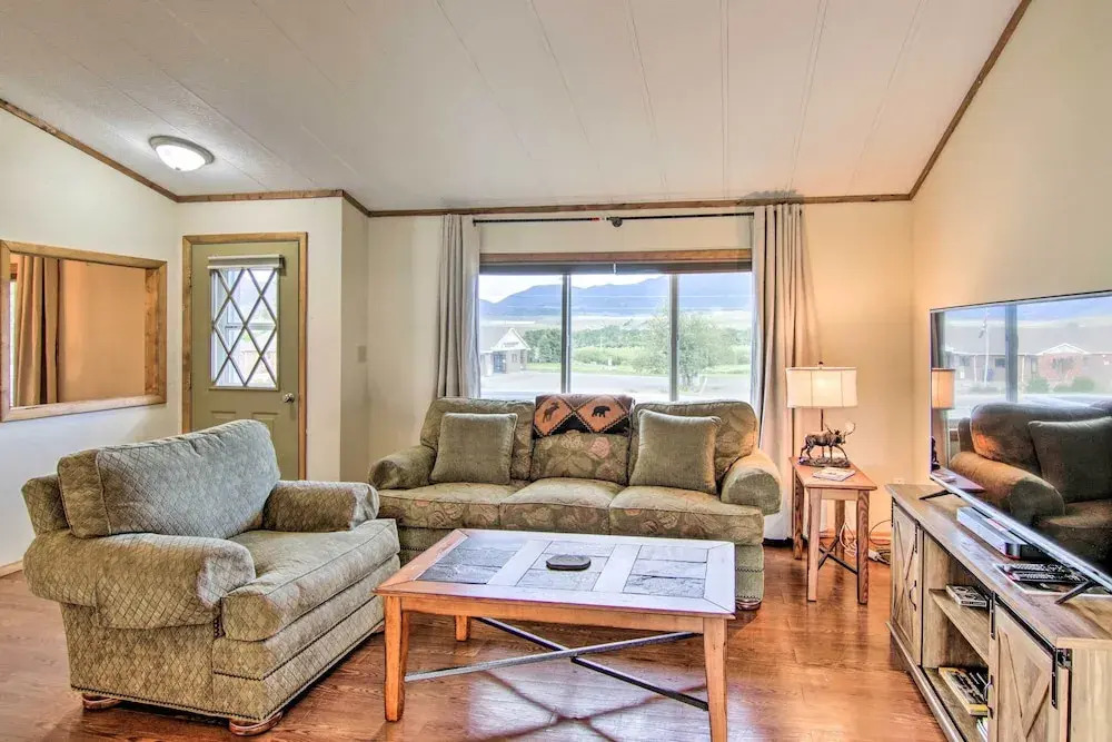 Montana's Emigrant Peaks Getaway: Apt w/ Amenities