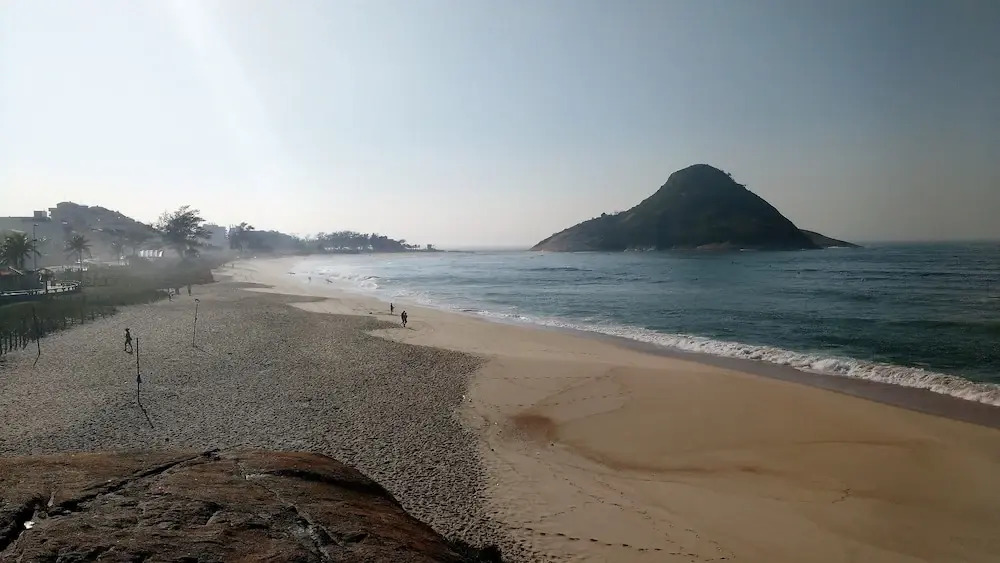 Quarto e Sala de Frente para o Mar