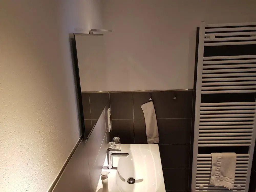 Comfortable apartment with balcony, you can't sit closer to the Moeselriver
