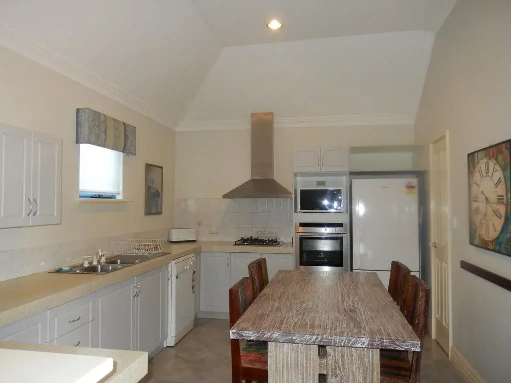 Corporate Self Contained Unit - Fraser Street