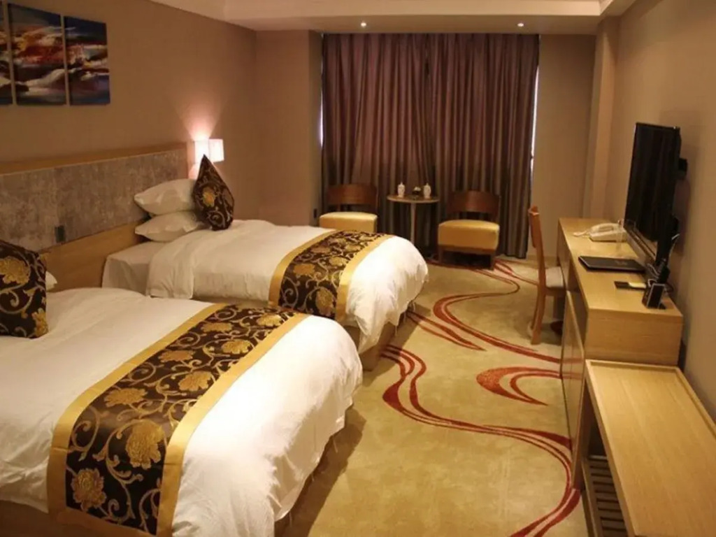 Longwei Holiday Hotel