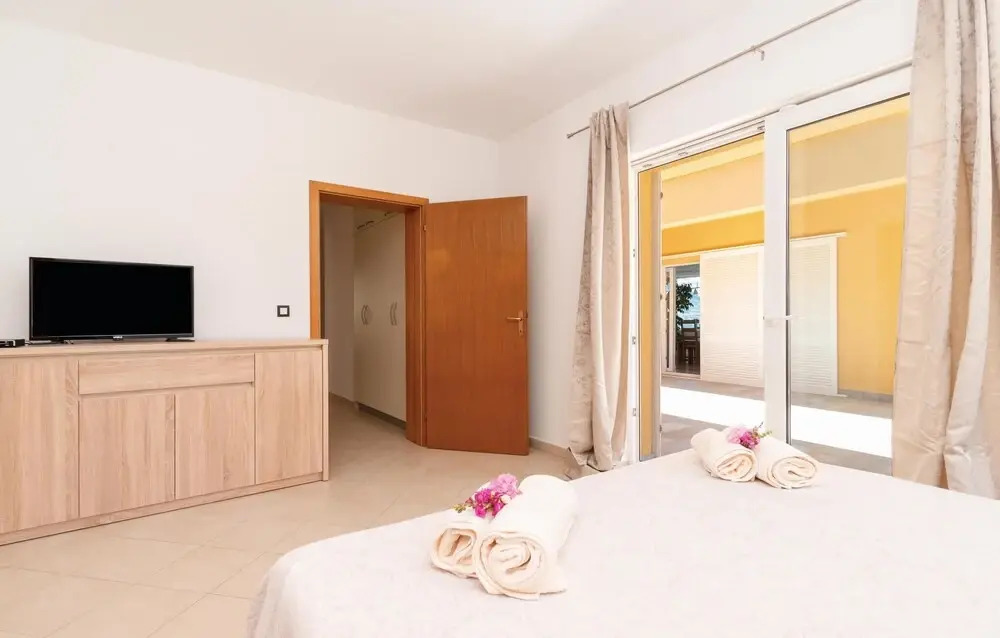 Stunning Home In Zrnovo With Sauna